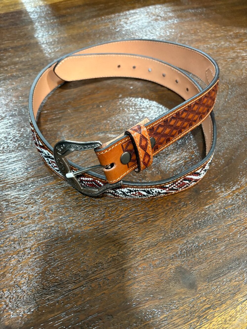 Western Belt Unisex Tan Tooled Leather Cowboy Cowgirl Western Buckle Sz 44 x1.5" - Picture 2 of 4